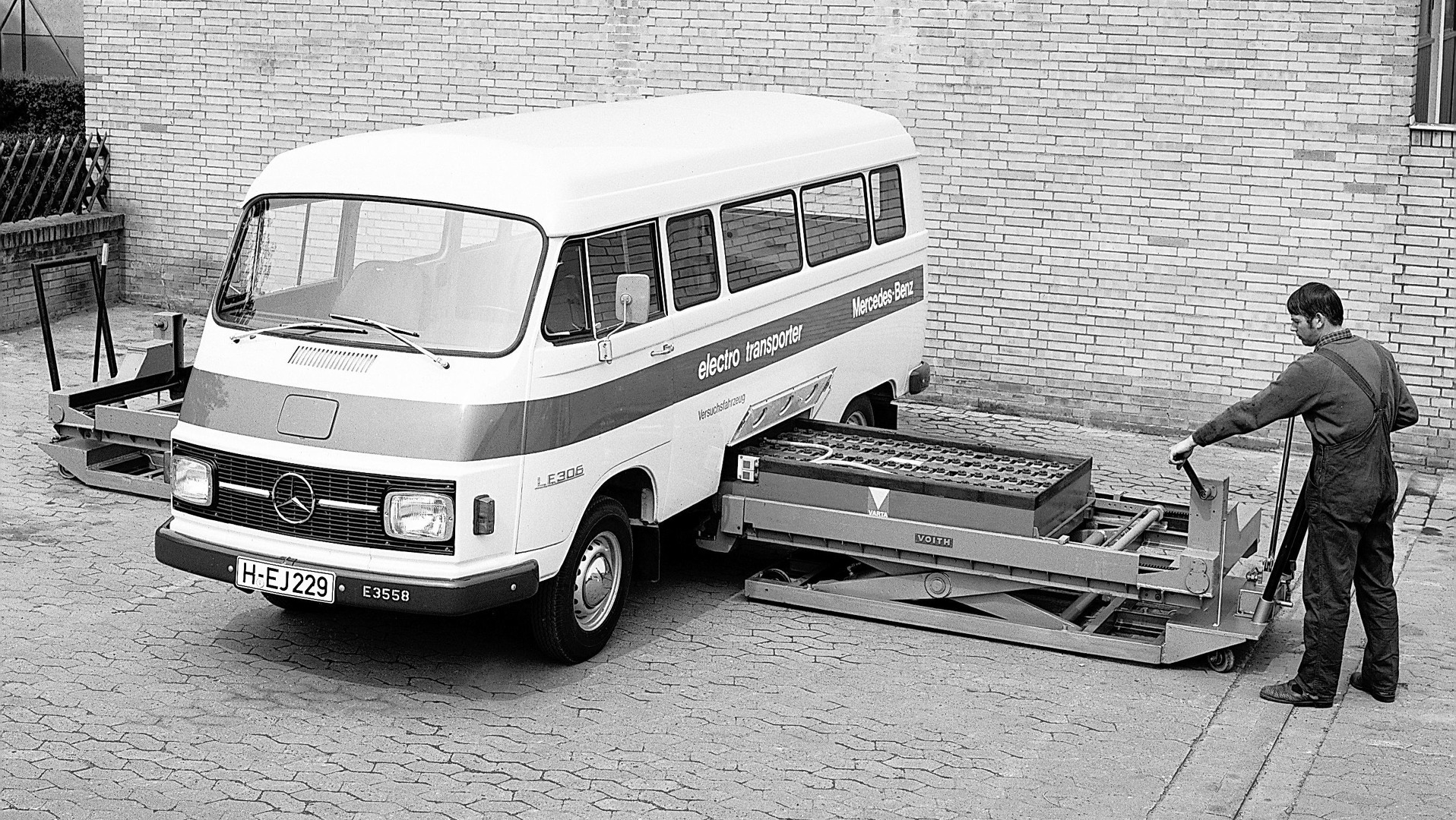 1972-mercedes-benz-le-306.jpg