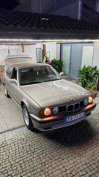 BMW 525i (E34) '88 - A Alma do M20 em Luxorbeige
