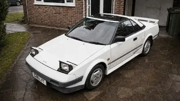 Toyota MR2 Mk1: o pequeno desportivo japonês que ensinou equilíbrio aos anos 80
