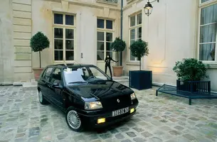 Renault Clio I: as séries especiais que transformaram um utilitário num objecto de desejo