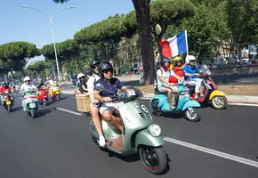 80 anos da Vespa: grande festa em Roma