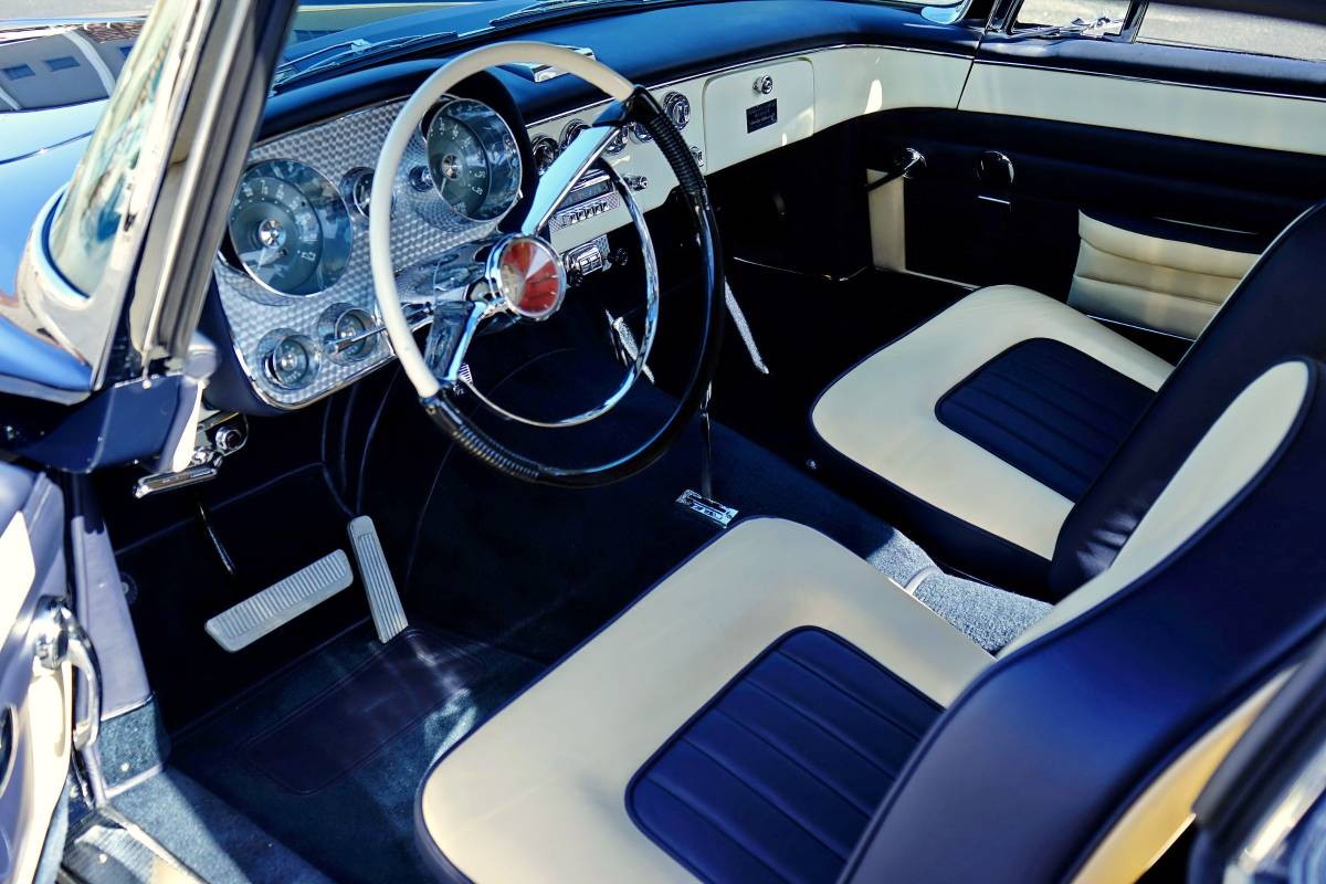 dual-ghia-interior.jpg