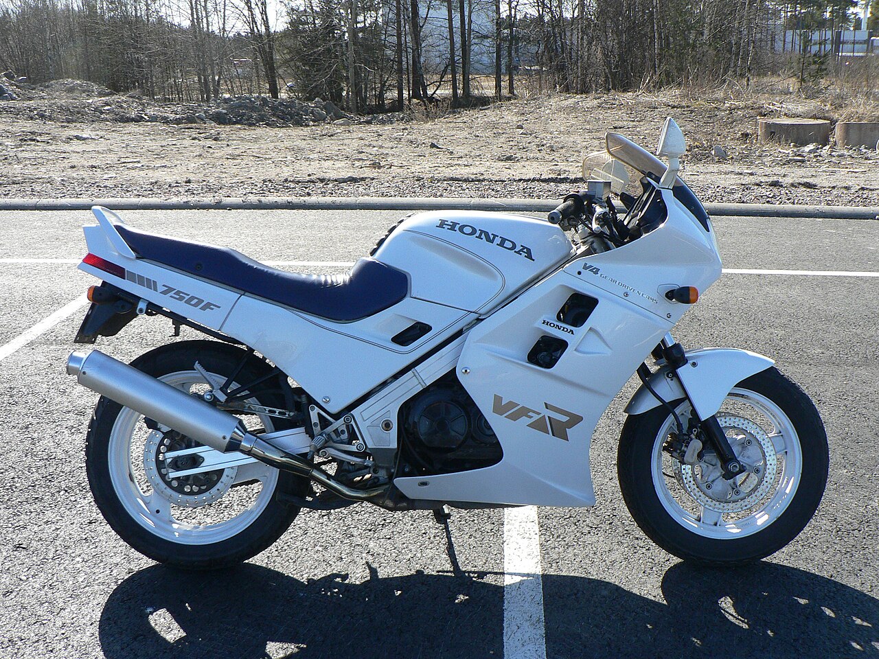 1280px-Honda_VFR_750_F_1987.JPG