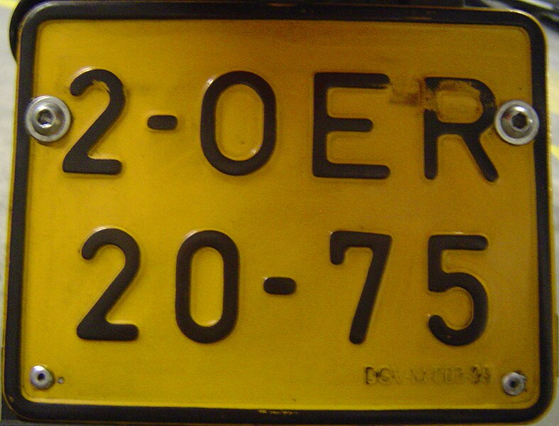787px-Moped_licence_plate_portugal.jpg